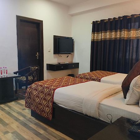Hotel Samovar Agra  Buitenkant foto