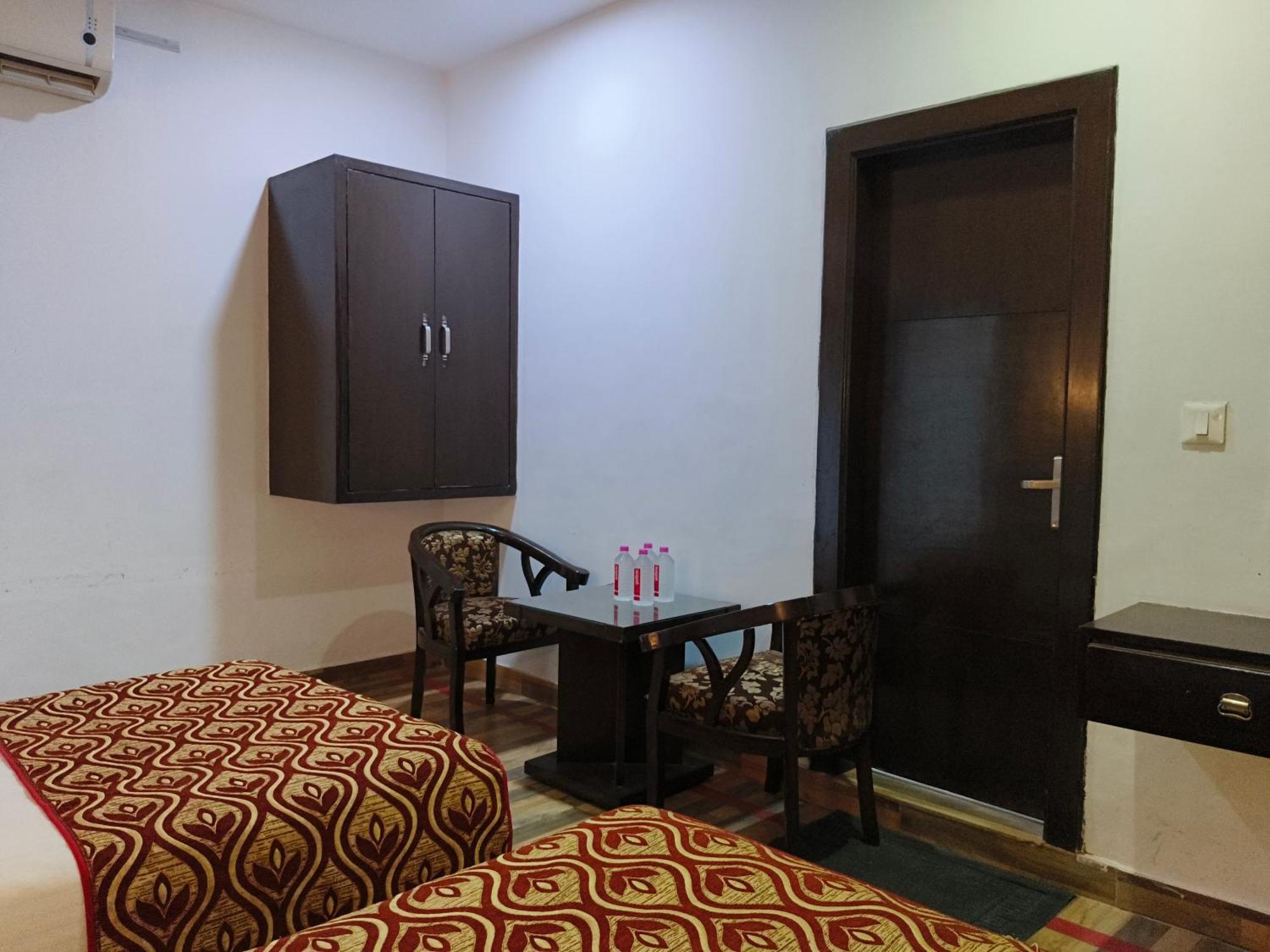 Hotel Samovar Agra  Buitenkant foto